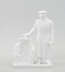 Скульптура «И. В. Сталин голосует»