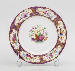Тарелка с изображением фруктов и букетов цветов
