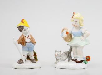 Две скульптуры  «Девочка с кошкой» и «Мальчик с палочкой»