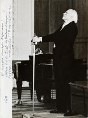 Фотография с выступления оперного певца И.С. Козловского в Большом зале Московской консерватории, с автографом.