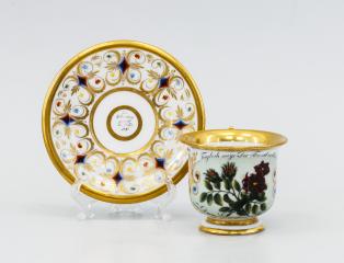 Чайная пара с изображением цветов шиповника и дарственной надписью