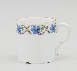 Кружка для чая с цветочным орнаментом