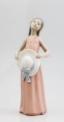 Статуэтка «Девушка с соломенной шляпкой».