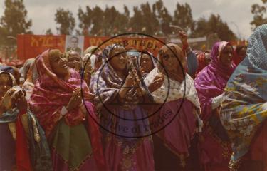 Фотография "Революции 5 лет. (Эфиопские женщины приветствуют Председателя Совета Министров СССР Алексея Николаевича Косыгина )"