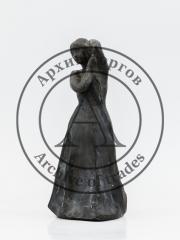Скульптура «Девушка, заплетающая косу»