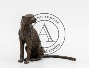 Скульптура «Сидящий леопард»