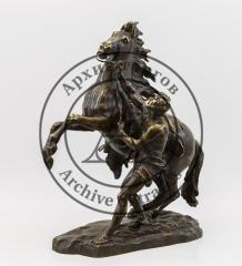 Скульптура «Укрощение коня»