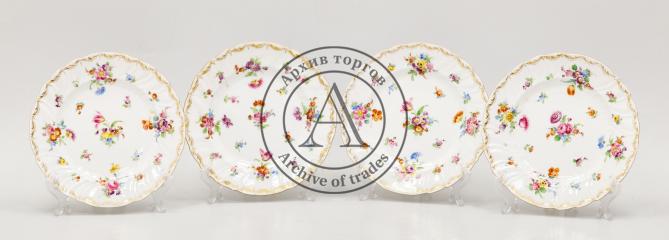 Тарелки десертные с цветочной росписью