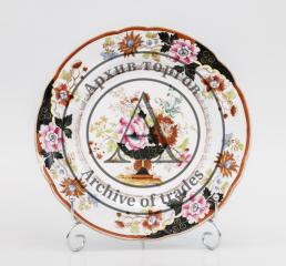 Тарелка с цветочной росписью в стиле шинуазри