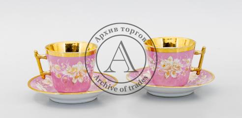 Две чайные пары с розовым крытьем и росписью золотом