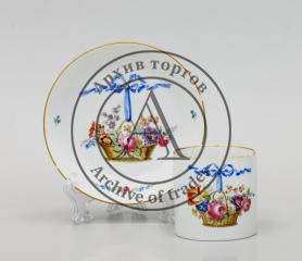 Чайная пара с изображением корзины с цветами