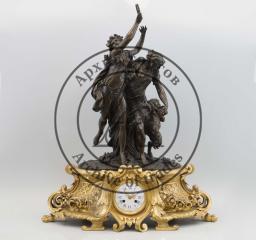 Часы каминные, дополненные скульптурной композицией "Танец вакханок"