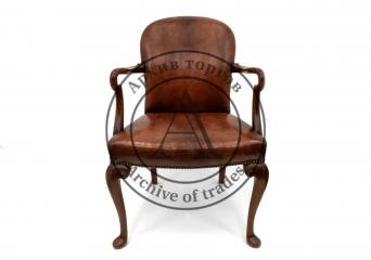Кресло кожаное викторианской эпохи