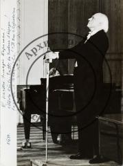 Фотография с выступления оперного певца И.С. Козловского в Большом зале Московской консерватории, с автографом.
