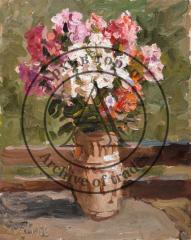 Цветы в глиняной вазе