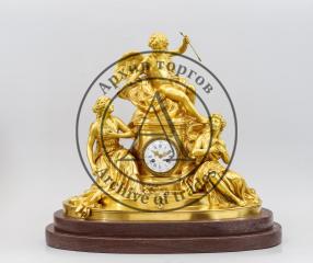 Часы каминные бронзовые на мраморном основании «Жертвенник Амуру» (с двумя ключами)