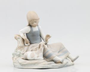 Скульптурная композиция «Девочка с козочкой»