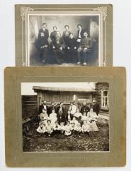 Сет из двух фотографий с родителями и родственниками дирижера Клавдия Птицы.