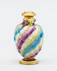 Парфюмерный флакон с лепным декором из цветов на горлышке,  ИФЗ