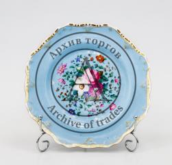 Тарелка с голубым крытьем и изображением букета на зеркале